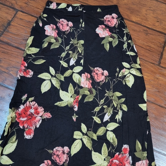 Charlotte Russe maxi skirt with Thigh split - Picture 8 of 8